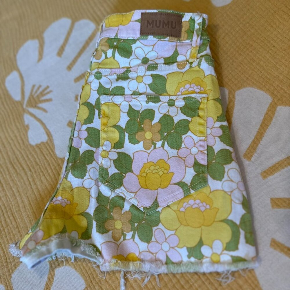 ❌SOLD ON DEPOP❌SHOW ME YOUR MUMU- Arizona High Waisted Shorts - Picture 5 of 8